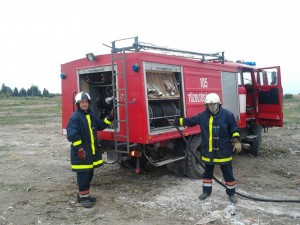 389798_416132741780559_1421449627_n