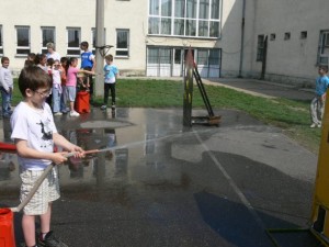 305824_138319543019068_690784372_n