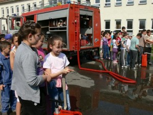 935294_138320009685688_265679109_n