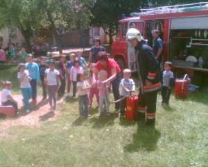 973865_584944754871999_235035059_n